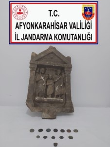 Ellerindeki Tarihi Eserleri Satmak Üzereyken Jandarmaya Yakalandılar