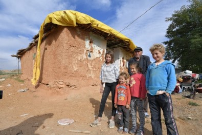 Isparta Belediyesi'nden Zor Şartlar Altında Yaşayan 7 Kişilik Aileye Yardım Eli