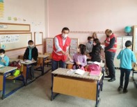 Türk Kızılay Hisarcık Temsilciliği Öğrencilere Maske Ve Dezenfektan Dağıttı Haberi