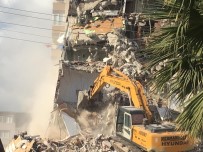 Barış Sitesi Ve Cumhuriyet Sitesi'ndeki Yıkımlar Devam Ediyor