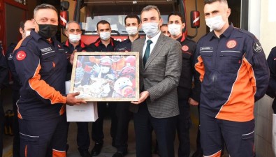 Elif'in Parmağını Tuttuğu Kahraman İtfaiyeci Açıklaması 'Hiçbir Hareket Yoktu, Ölmüş Olduğunu Düşünmüştük'