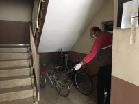 Sarayköy'de Karantina Altına Alınan Evler Dezenfekte Ediliyor Haberi