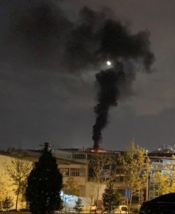 Başkent'te Oto Aksesuar Dükkanının Çatısı Yandı