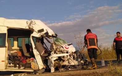 Şanlıurfa'da Trafik Kazası Açıklaması 1 Ölü, 8 Yaralı