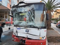 Urla'da İki Eshot Otobüsü Çarpıştı Haberi