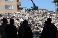 9 Kişinin Hayatını Kaybettiği Sitede Kontrollü Yıkım Sürüyor