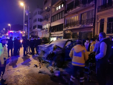 Beşiktaş'ta Kazada Ortalık Savaş Alanına Döndü Açıklaması 2 Yaralı