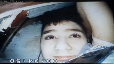 Depremden 10 Saat Sonra Kurtarılan Günay'ın Enkaz Altındaki Görüntüleri Ortaya Çıktı