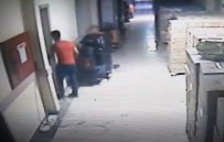 Hastanenin Giyinme Odasından Hırsızlık Yaptı Kameraya Yakalandı