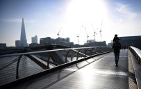 İngiltere'de Son 24 Saatte 24 Bin 957 Yeni Vaka