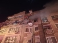 İzmir'de Korkutan Ev Yangında Bir Kişi Dumandan Etkilendi