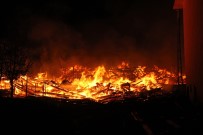 Kastamonu'da Elektrik Kontağından Çıkan Yangında 10 Ev Ve 1 Cami Yandı