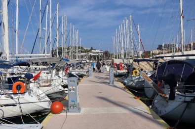 Tsunamiden Zarar Gören Tekne Ve Yatlar Kuşadası'na Getirildi
