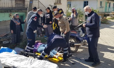 İki Motosiklet Kafa Kafaya Çarpıştı Açıklaması 1'İ Ağır 3 Yaralı