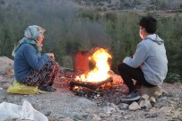 Karayolu Kenarında Çadırda Yaşam Mücadelesi Veren Aile Yardım Bekliyor Haberi
