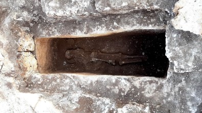 Perre Antik Kenti'nde 1500 Yıllık Bozulmamış İskelet Bulundu