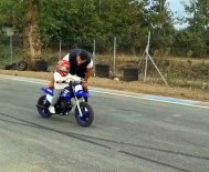 Sofuoğlu'nun 1 Buçuk Yaşındaki Oğlunun Motosiklet Kullandığı Video Beğeni Kazandı Haberi