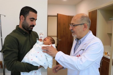 100 Yıldır Tarifi Değişmeyen Ameliyatla Fışkırık Derecesinde Kusmaları Son Buldu