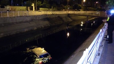 Adana'da Otomobil Sulama Kanalına Düştü Açıklaması 1 Yaralı