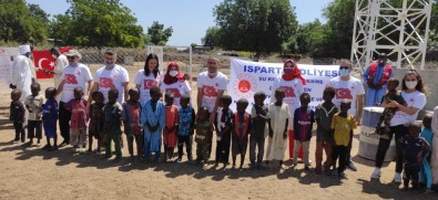 Isparta Adliyesi Çalışanları Afrika'da Günlük 5 Bin Kişinin İhtiyacını Karşılayacak Su Kuyusu Açtırdı