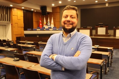 İzmir Ekonomili Profesöre 'TÜBİTAK' Onuru