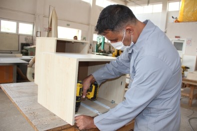 (Özel) Bu Üniversite Mobilyalarını Kendisi Üretiyor