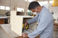 (Özel) Bu Üniversite Mobilyalarını Kendisi Üretiyor