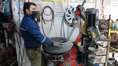 Çetin Kış Şartlarına Sahip Van'da 'Kış Lastiği Uygulaması' Başladı