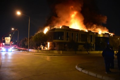İzmir'de Plastik Fabrikasında Yangın