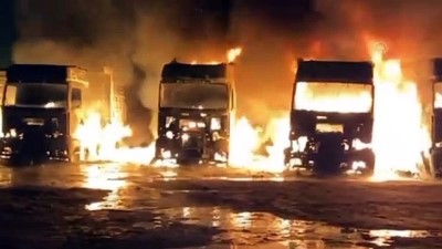 Osmaniye'de Park Halindeki 5 Tır Yandı