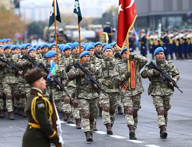 Bakü'deki asker sayımızda dikkat çeken detay!