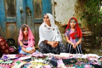 Bursa'da Kadınlar Geçimlerini Asırlık Gelenek İğne Oyası İle Kazanıyor Haberi