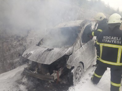 TEM'de Hafif Ticari Araç Alev Alev Yandı
