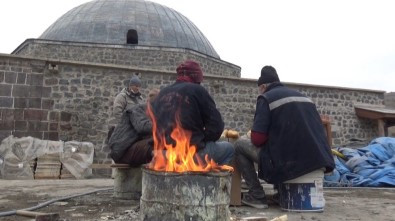 İşçilerin Eksi 10 Derece Soğukta Ekmek Mücadelesi