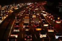 İstanbul'da Kısıtlama Öncesi Trafik Kilitlendi Açıklaması Yoğunluk Yüzde 72'Lere Ulaştı