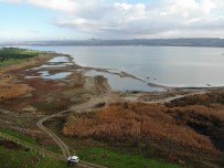 Suların Çekildiği Büyükçekmece Barajı'nda Korkutan Görüntü