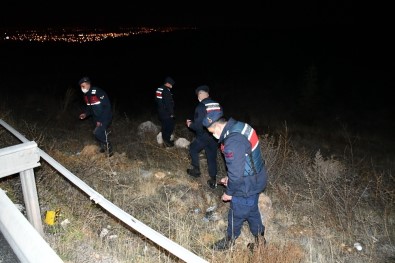 Tüfekten Çıkan Saçmalar Nevşehir Belediye Başkanı Arı'nın Aracına İsabet Etti