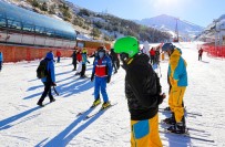 Büyükşehir'den Sağlık Çalışanlarına Kayak Eğitimi