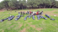 Maltepe'de Ormanda Çöp Toplayan Çevreci Vatandaşlardan 'Atma' Mesajı Haberi