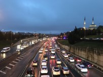 56 Saatlik Kısıtlama Sonrası 15 Temmuz Şehitler Köprüsü'nde Trafik Yoğunluğu