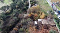 GÜNCELLEME 2 - İzmir'de Sel Sularına Kapılan Hafif Ticari Araçtaki 5 Kişiden İkisi Kayboldu Haberi