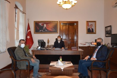 Kaymakam, CHP'li Belediye Başkanı Ve AK Parti İlçe Başkanı Edremit İçin Bir Araya Geldi