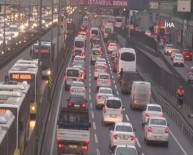 Kısıtlama Sonrası İstanbul'da Trafik Yoğunluğu Oluştu