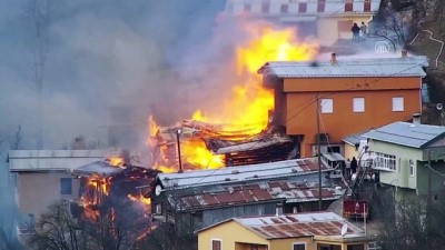 Rize'de Gölyayla Köyünde Çıkan Yangına Müdahale Ediliyor