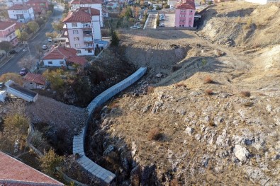 Akdağmadeni'nde Alt Yapı Ve Dere Islahı Çalışmaları Sürüyor