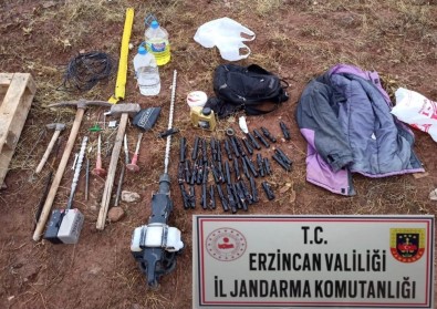 Erzincan'da Tarihi Eser Aramak İçin Kaçak Kazı Yapan 5 Kişi Yakalandı