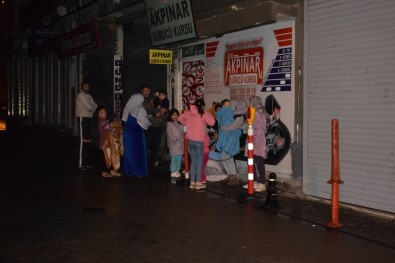 Malatya'da 5 Katlı Bir Apartmanın Çatısında Korkutan Yangın