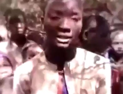 Terör örgütü Boko Haram, kaçırdığı öğrencilerin görüntülerini yayınladı!