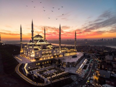 İBB yapmayınca bakanlık üstlendi... Çamlıca Camii kararı CHP'li ismi küplere bindirdi!