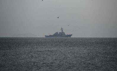 ABD Savaş Gemisi İstanbul Boğazı'ndan Geçti